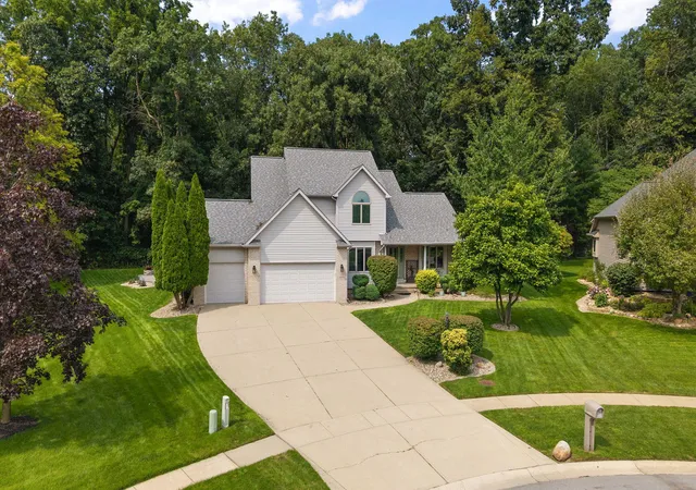 2nd image of 1658 Blue Heron Dr, Valparaiso, IN 46385 | MLS# 844149