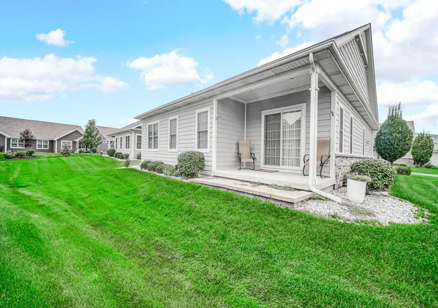 3rd image of 10370 White Sand Ln #A, Dyer, IN 46311 | MLS# 843982