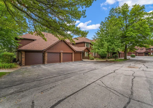 2nd image of 2511 E Lakeshore Dr #A2, Crown Point, IN 46307 | MLS# 843923