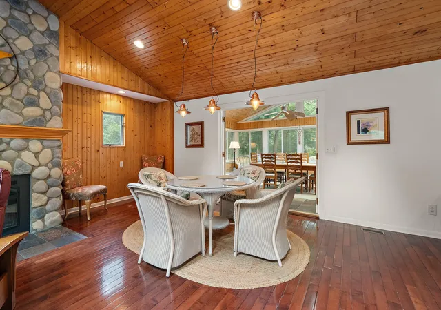 Photo 4 of Single family home for sale at 331 Oakland Dr, Michiana Shores, IN 46360 | MLS# 843926 | Listing updated on 2026-08-24