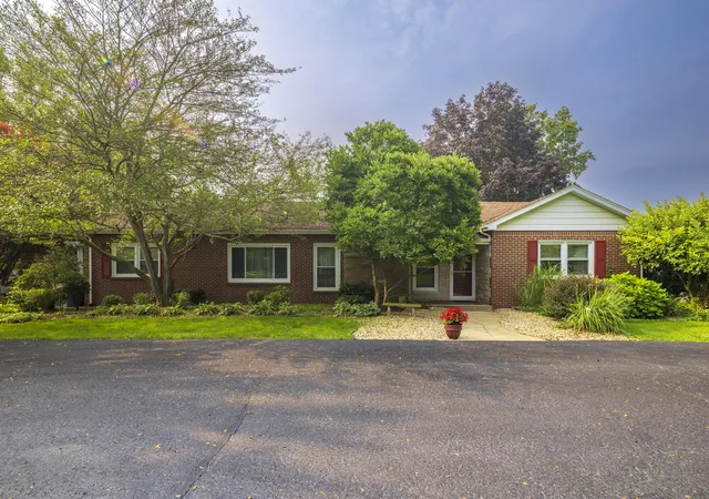 2nd image of 676 E Oak Hill, Chesterton, IN 46304 | MLS# 843974