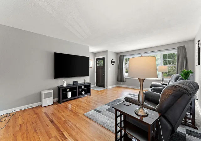 Photo 3 of Sale Pending at 520 Park Ave, Chesterton, IN 46304 | MLS# 844041 | Listing updated on 2026-08-25