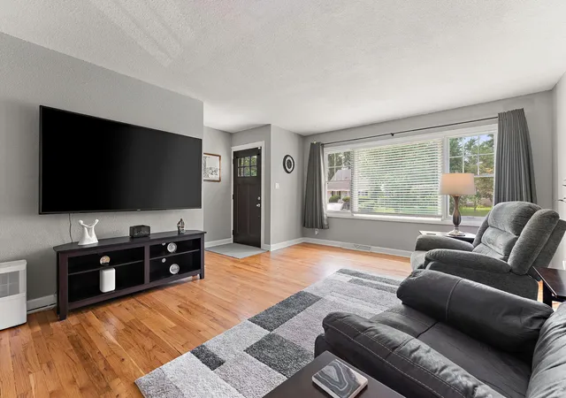 Photo 4 of Sale Pending at 520 Park Ave, Chesterton, IN 46304 | MLS# 844041 | Listing updated on 2026-08-25