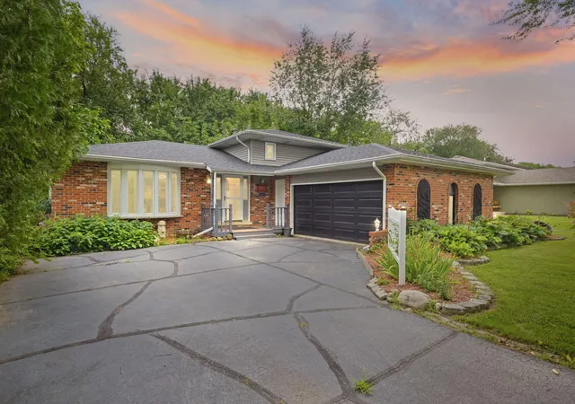 1st image of 3869 Kingsway Dr, Crown Point, IN 46307 | MLS# 844111