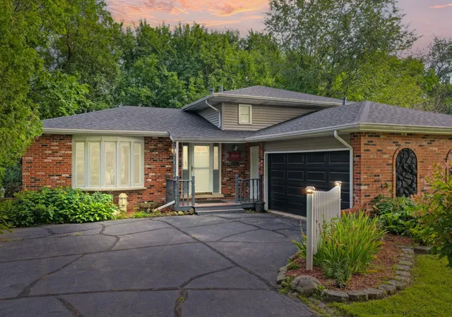 Single family home for sale at 3869 Kingsway Dr, Crown Point, IN 46307 | MLS# 844111