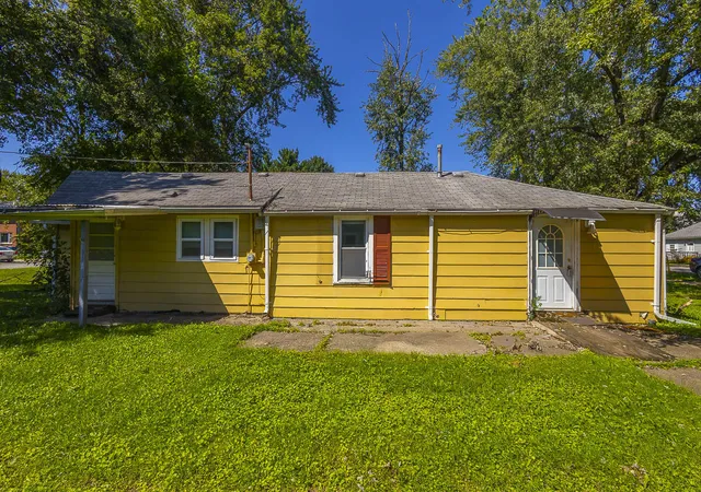 2nd image of 124 S Jackson Blvd, Chesterton, IN 46304 | MLS# 843966