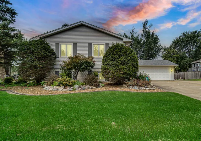 1st image of 9776 W Oakridge Dr, St. John, IN 46373 | MLS# 844148