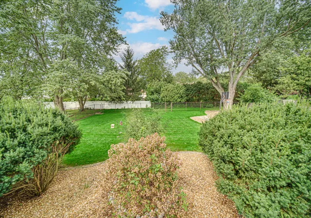 32nd image of 9776 W Oakridge Dr, St. John, IN 46373 | MLS# 844148