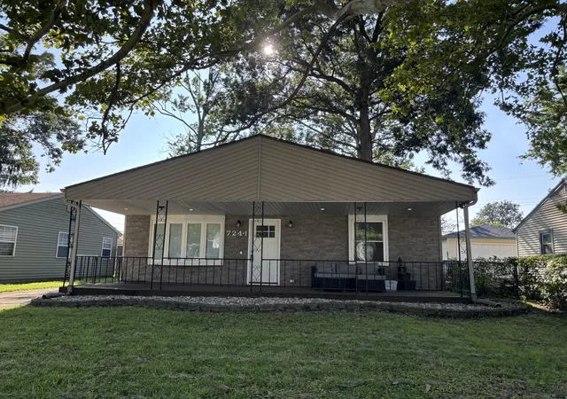 1st image of 724 1 Imperial Rd, Valparaiso, IN 46385 | MLS# 844136