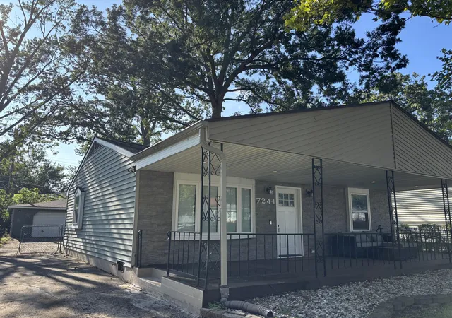 2nd image of 724 1 Imperial Rd, Valparaiso, IN 46385 | MLS# 844136