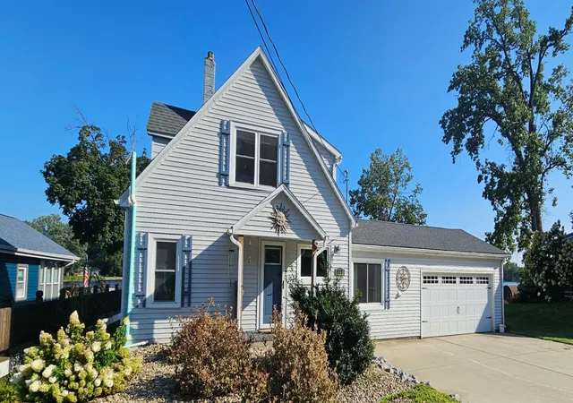 3rd image of 227 Lakeview Dr, Walkerton, IN 46574 | MLS# 844221