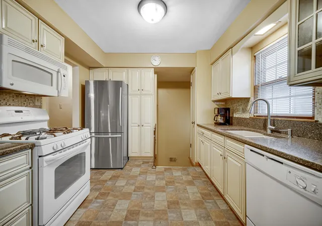 5th image of 1325 Lake Ave, Whiting, IN 46394 | MLS# 844195