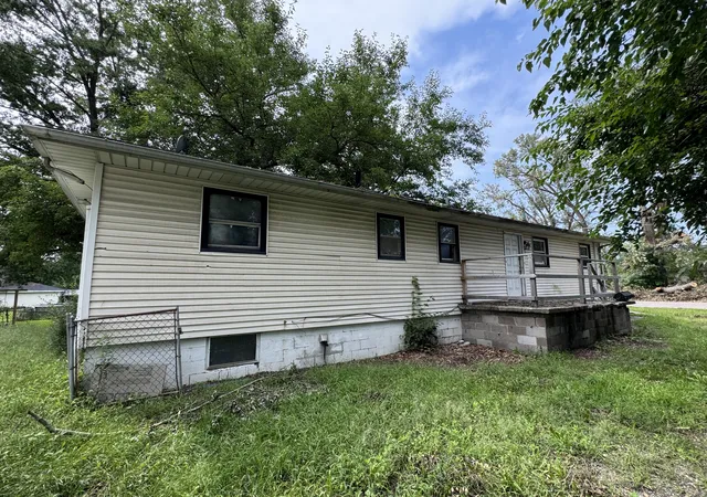 3rd image of 6657 Old Porter Rd, Portage, IN 46368 | MLS# 844025