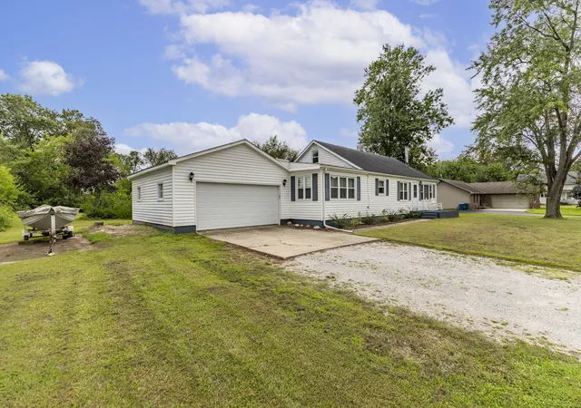 3rd image of 409 W Division Rd, De Motte, IN 46310 | MLS# 844113