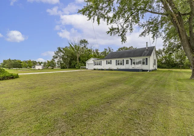 4th image of 409 W Division Rd, De Motte, IN 46310 | MLS# 844113