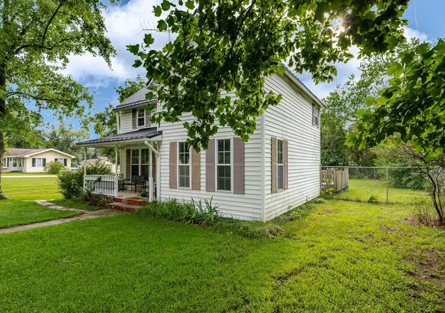 3rd image of 306 N High St, North Judson, IN 46366 | MLS# 844228