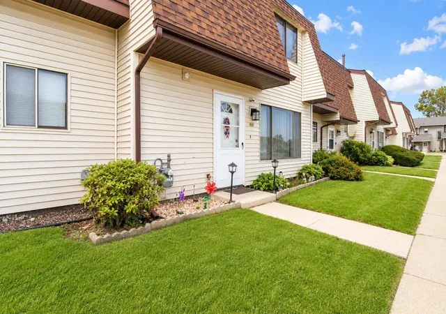 3rd image of 347 E 60Th Dr, Merrillville, IN 46410 | MLS# 844117