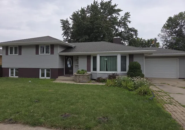 1st image of 2541 Lincoln St, Highland, IN 46322 | MLS# 844127