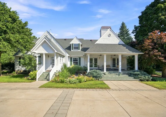 3rd image of 827 W Clark St, Rensselaer, IN 47978 | MLS# 844216