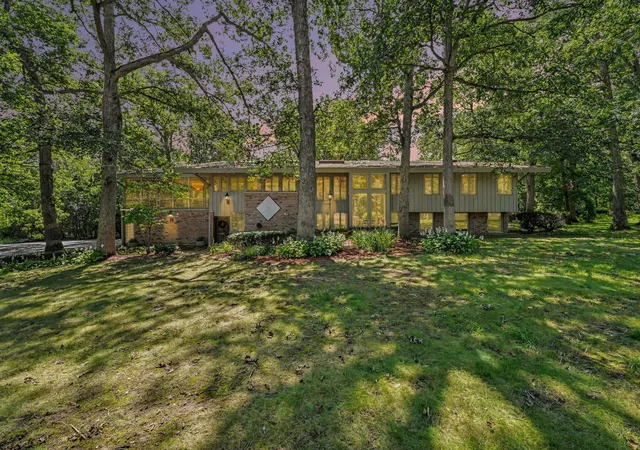 1st image of 909 W 126th Ave, Crown Point, IN 46307 | MLS# 844187