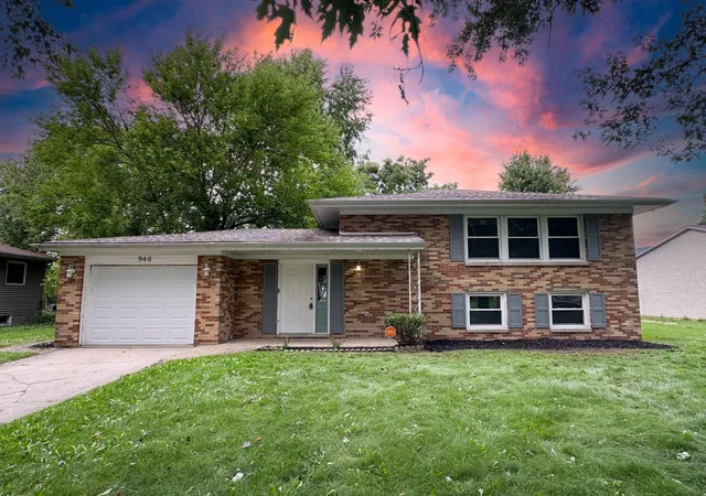 1st image of 946 W 67th Pl, Merrillville, IN 46410 | MLS# 844182