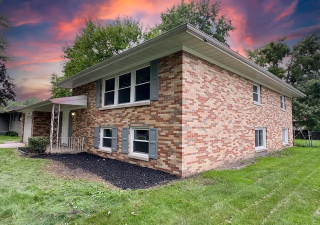 3rd image of 946 W 67Th Pl, Merrillville, IN 46410 | MLS# 844182