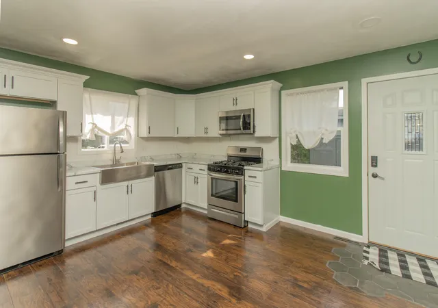 2nd image of 705 Fremont Rd, Valparaiso, IN 46385 | MLS# 844198