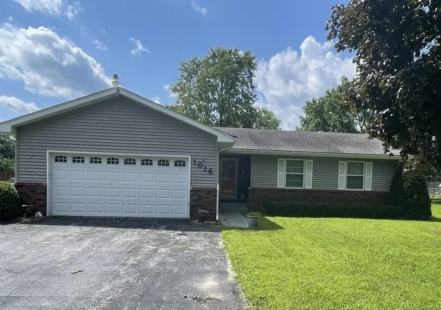 1st image of 1018 Elm St Sw, De Motte, IN 46310 | MLS# 844206