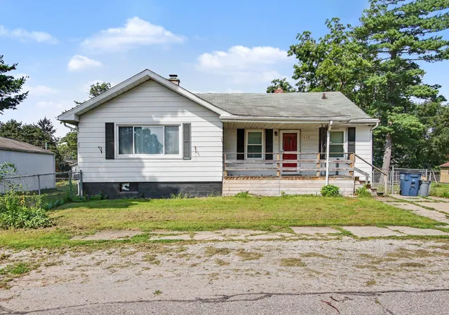 Photo 3 of Single family home for sale at 626 Gladys St, Michigan City, IN 46360 | MLS# 844207 | Listing updated on 2026-08-22