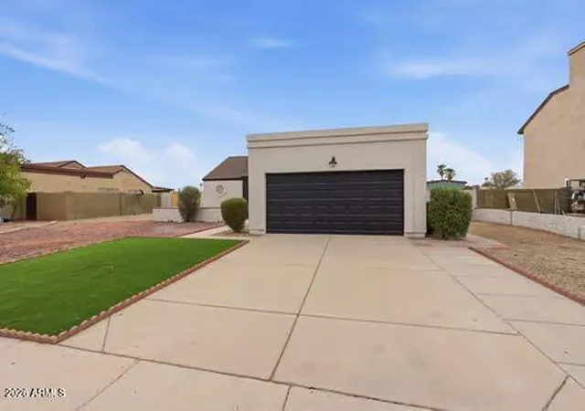 Photo 2 of Sale Pending at 6121 W Maui Ln, Glendale, AZ 85306 | MLS# 7065447 | Listing updated on 2026-09-02