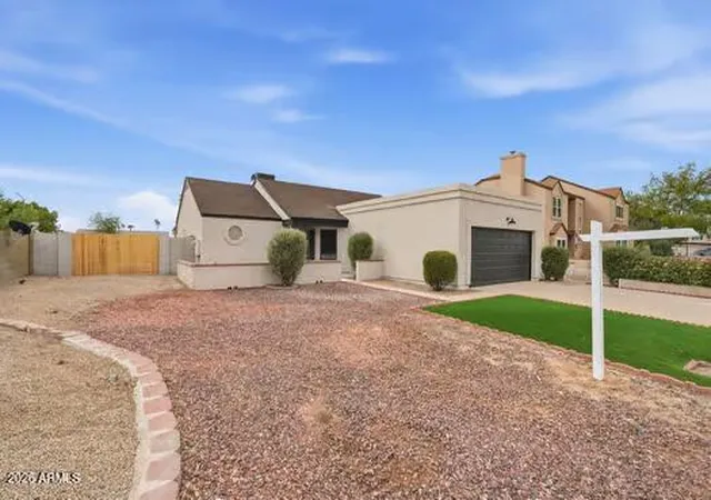Photo 3 of Sale Pending at 6121 W Maui Ln, Glendale, AZ 85306 | MLS# 7065447 | Listing updated on 2026-09-02