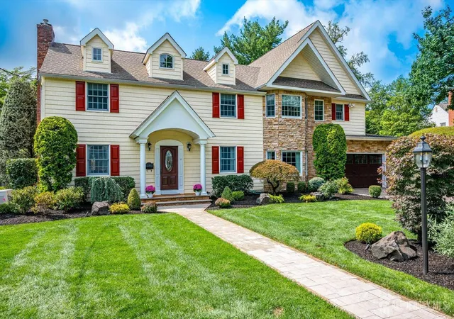 1st image of 11 Cape Ct, Metuchen, NJ 08840 | MLS# 2616570R