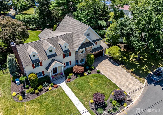 2nd image of 11 Cape Ct, Metuchen, NJ 08840 | MLS# 2616570R