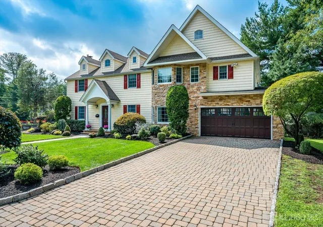 3rd image of 11 Cape Ct, Metuchen, NJ 08840 | MLS# 2616570R