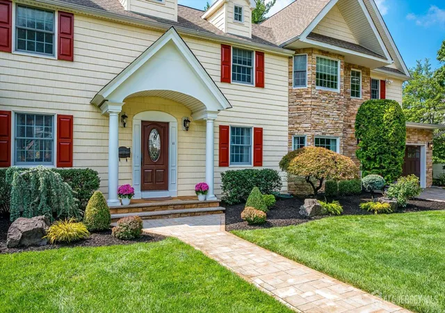 4th image of 11 Cape Ct, Metuchen, NJ 08840 | MLS# 2616570R