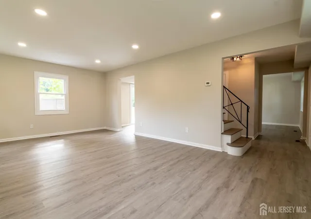4th image of 4 Overbrook Rd, Somerset, NJ 08873 | MLS# 2702166R