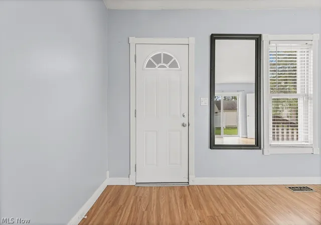 Photo 3 of Single family home for sale at 560 N Broadway St, Medina, OH 44256 | MLS# 5203268 | Listing updated on 2026-08-30