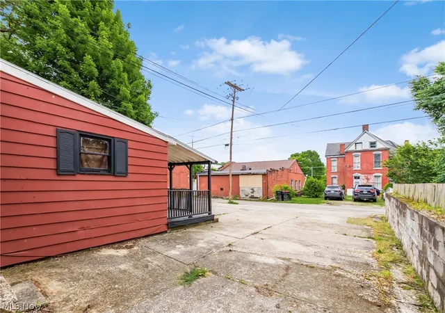 Photo 3 of House for sale at 320 Woodlawn Ave, Zanesville, OH 43701 | MLS# 5209228 | Listing updated on 2026-07-29