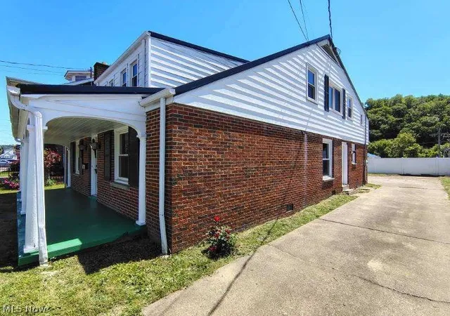 Photo 3 of Single family home for sale at 1614 Bigley Ave, Charleston, WV 25302 | MLS# 5209917 | Listing updated on 2026-08-30