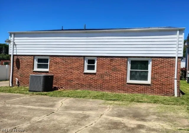 Photo 3 of Single family home for sale at 1614 Bigley Ave, Charleston, WV 25302 | MLS# 5209917 | Listing updated on 2026-08-30