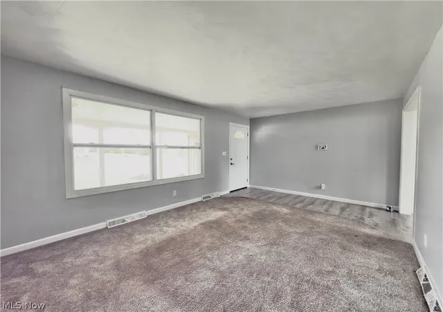 Photo 2 of Single family home for sale at 1215 Valley View Dr, Youngstown, OH 44512 | MLS# 5210603 | Listing updated on 2026-08-30