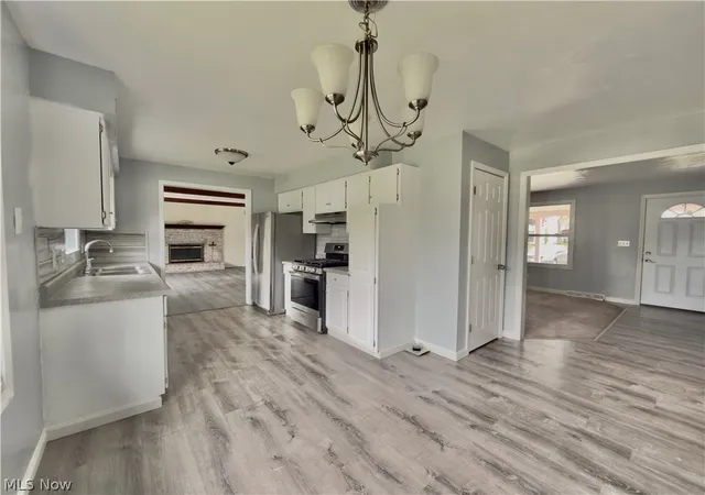 Photo 4 of Single family home for sale at 1215 Valley View Dr, Youngstown, OH 44512 | MLS# 5210603 | Listing updated on 2026-08-30