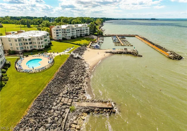 Listing Photo 2 - Condo for sale in building located at 1505 Cleveland Rd E, Huron, OH 44839 - Unit #331