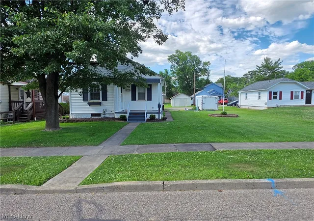 Photo 3 of Single family home for sale at 415 Winton Ave, Zanesville, OH 43701 | MLS# 5221350 | Listing updated on 2026-08-30