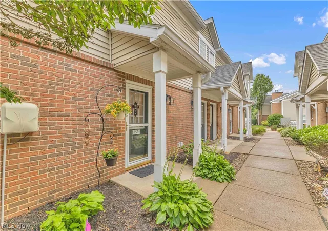 Listing Photo 4 - Condo for sale in building located at 3367 Lenox Vlg Dr, Fairlawn, OH 44333