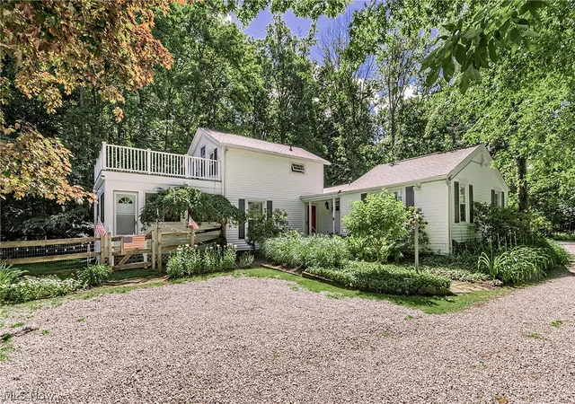 Photo 4 of Single family home for sale at 15879 Hemlock Rd, Chagrin Falls, OH 44022 | MLS# 5205352 | Listing updated on 2026-08-30