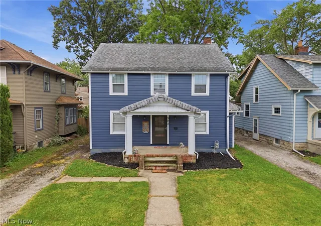 Photo 2 of Single family home for sale at 323 Denison Ave, Elyria, OH 44035 | MLS# 5223988 | Listing updated on 2026-08-30