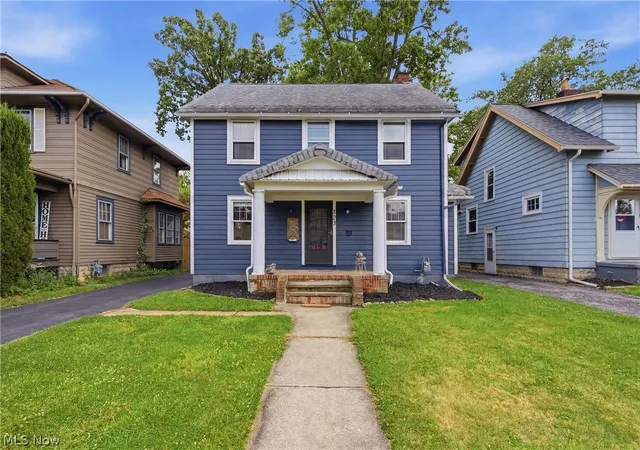 Photo 2 of Single family home for sale at 323 Denison Ave, Elyria, OH 44035 | MLS# 5223988 | Listing updated on 2026-08-30
