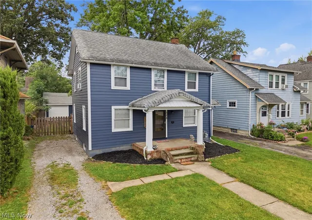 Photo 3 of Single family home for sale at 323 Denison Ave, Elyria, OH 44035 | MLS# 5223988 | Listing updated on 2026-08-30