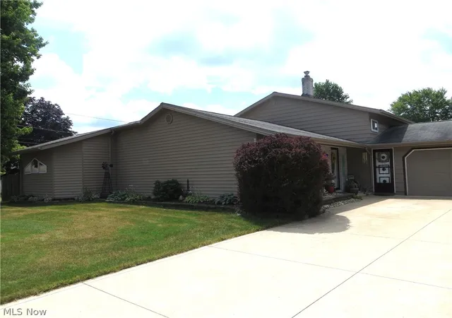 Photo 3 of Sale Pending at 5477 Dorothy Dr, North Olmsted, OH 44070 | MLS# 5229082 | Listing updated on 2026-08-19